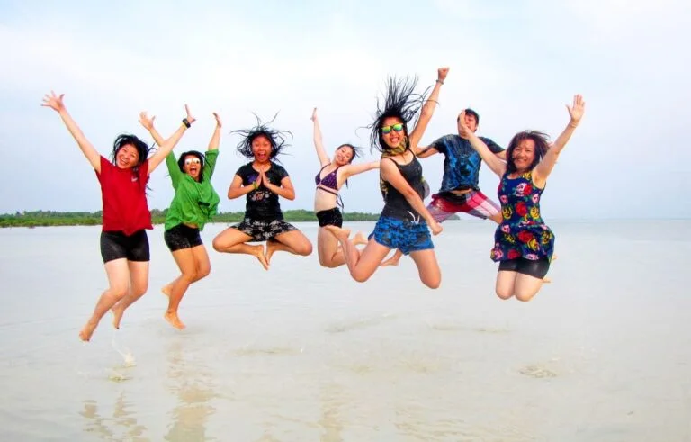 10 Pantai di Karimunjawa Terbaik dan Paling Sering Dikunjungi