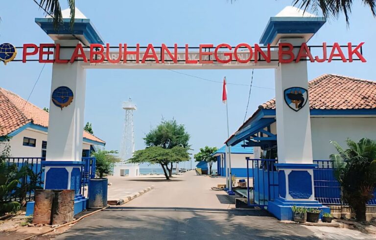 Pelabuhan Legon Bajak Karimunjawa