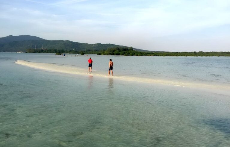 Pantai Ujung Gantungan Karimunjawa