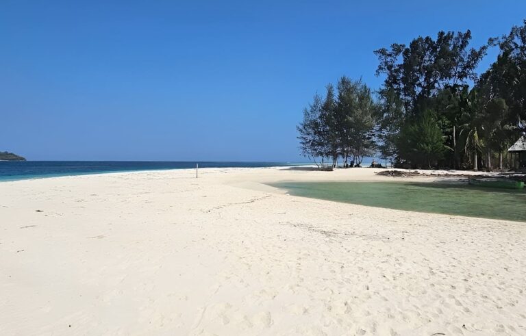Pulau Seruni Destinasi Snorkeling dan Diving