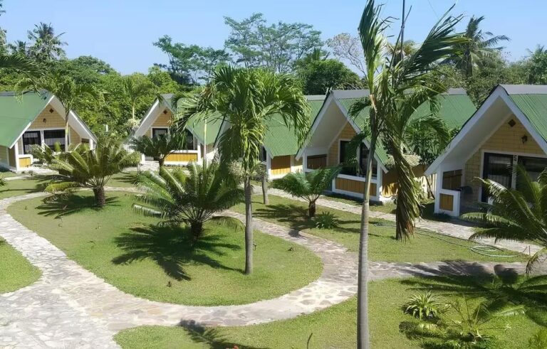 CasaVelion Cottages & Resto
