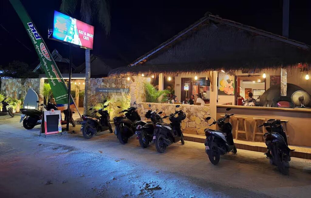 Eat & Meet Cafe dan Resto Karimunjawa