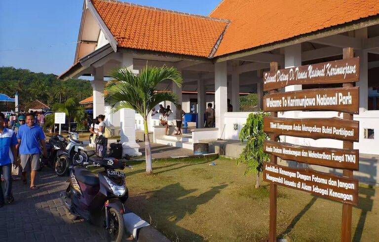 Pelabuhan Besar Karimunjawa