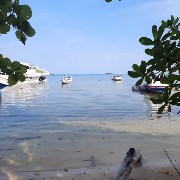 Destinasi Pantai Legon Lele Karimunjawa